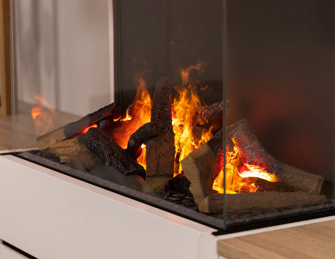 Close-up of the optimyst water vapour flames of a 3-step built-in electric fireplace from Dimplex