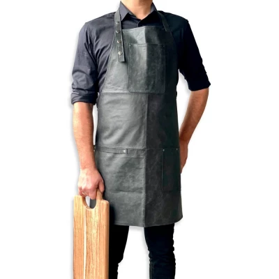 Apron in black leather Apron in black leather